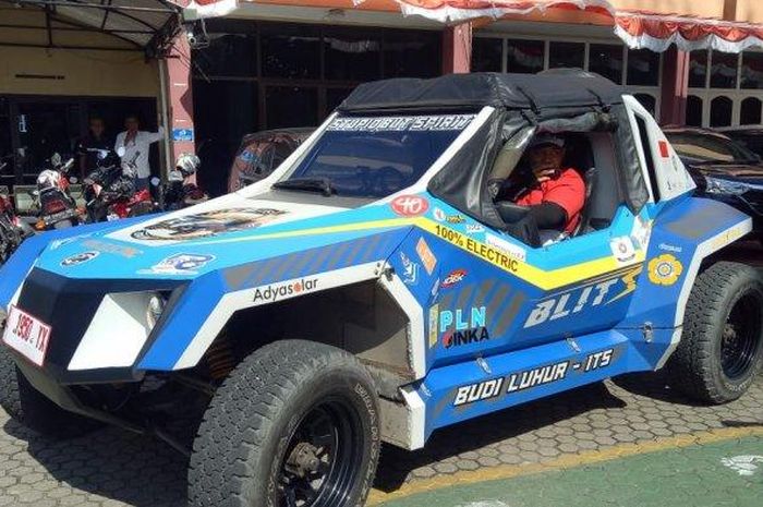 Mobil listrik Blits dijajal langsung oleh wali kota Jambi
