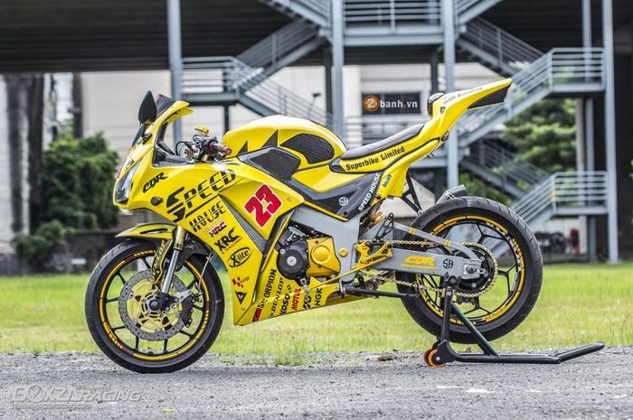 Modifikasi Honda CBR150R bergaya racing look