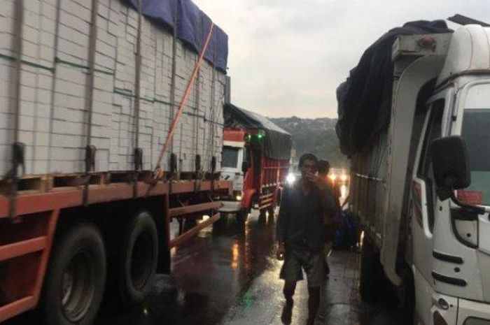 Kecelakaan di tol Tembalang menewaskan sastrawan