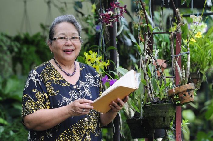 Novelis Nh Dini, novelis dan sastrawan Indonesia tutup usia akibat kecelakaan di jalan tol