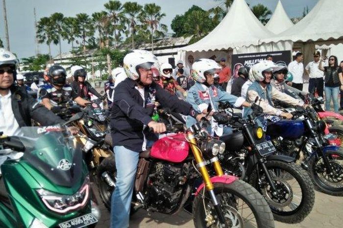 Gubernur Sumatera Selatan Herman Daru saat touring bersama Menteri Perhubungan Budi Karya Sumadi 
