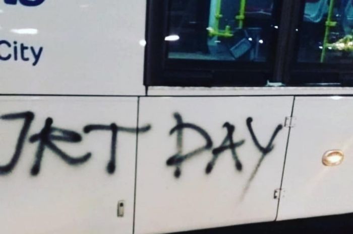 Vandalisme terjadi pada bus transjakarta dengan nomor MYS-17078
