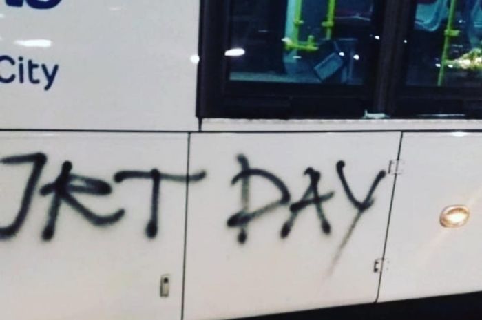 Vandalisme terjadi pada bus transjakarta dengan nomor MYS-17078