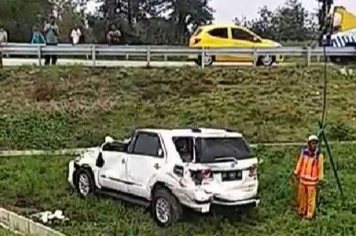 Mobil Toyota Fortuner yang ditumpangi Retno Widyastuti setelah kecelakaan di tol Madiun, Selasa (11/12/2018) 