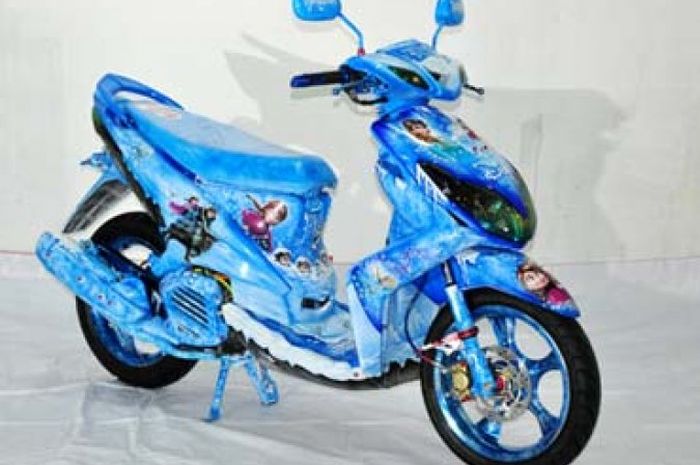 Modifikasi Yamaha Xeon, Airbrush Frozen Demi Anak Istri