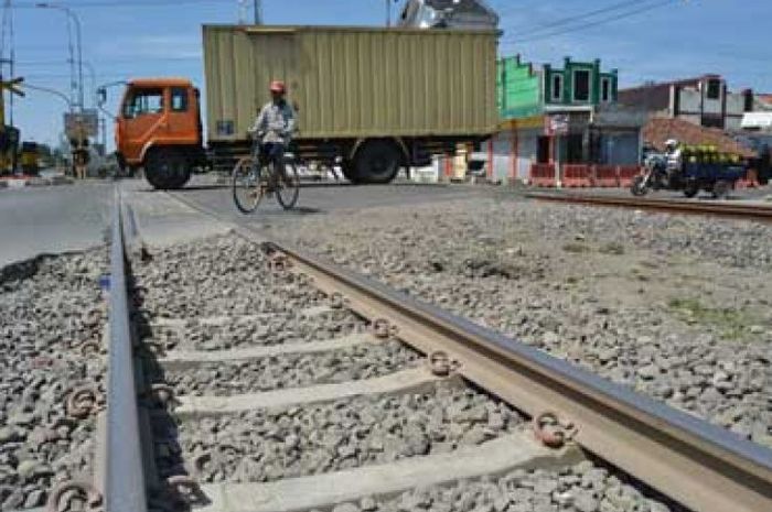 Pukul 10.00-18.00 dan 22.00-06.00 Puncak Perlintasan Kereta Api di Brebes