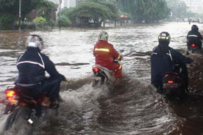 Banjir Hambat Distribusi Minerva ke Daerah