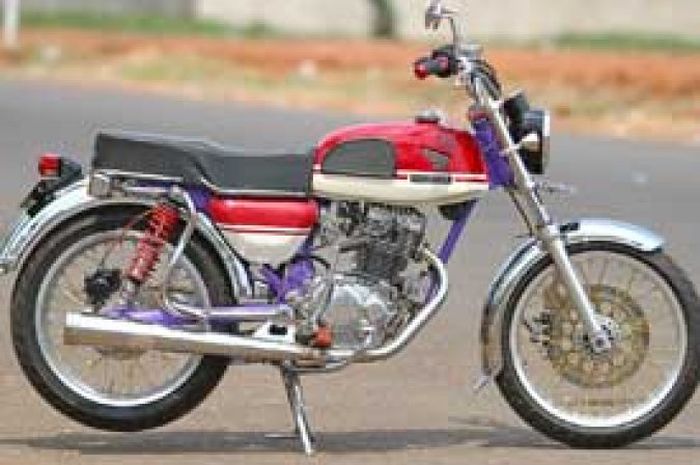 Honda CB 100, Garapan Kakak-Adik