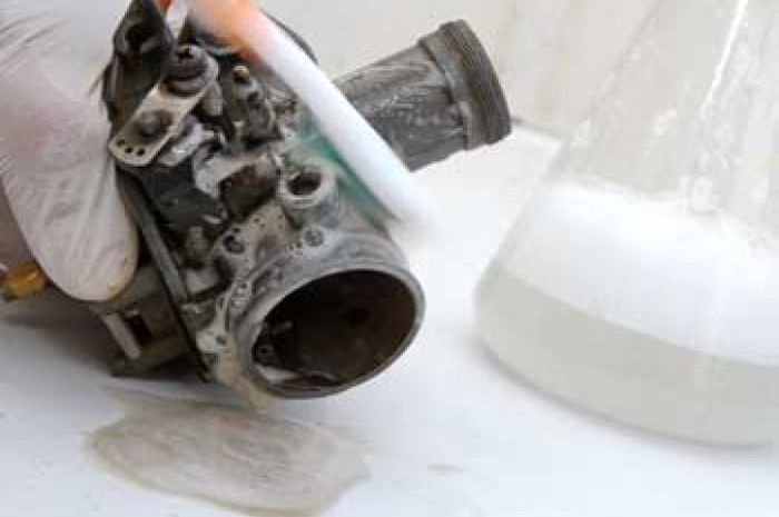 Bersih-Bersih Bodi Karburator, Pilih Satu Dari Empat Cara