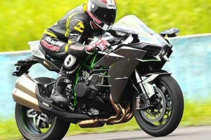 Test Ride Kawasaki Ninja H2, Mencapai 100 Km/Jam Dalam 3 Detik!