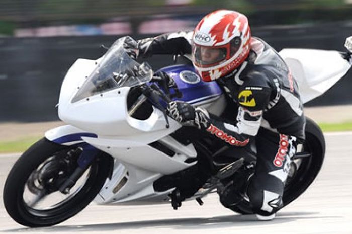 Test Ride Yamaha R15 Versi Balap, Lebih Kencang Tenaga Beda 7 dk!