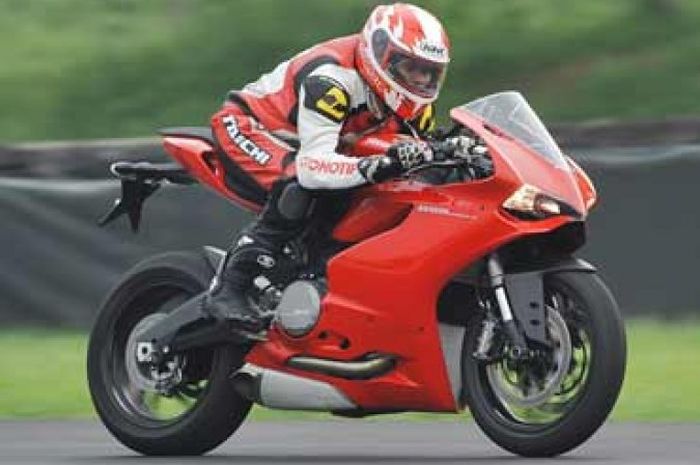 First Ride Ducati Panigale 899, Enteng dan Kencang!