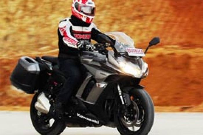 Test Ride Kawasaki Ninja 1000, Memang Cocok Untuk Turing!