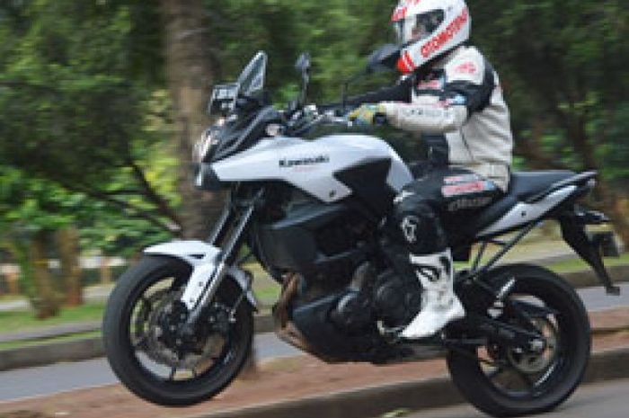Test Ride Kawasaki Versys 650, Sodorkan Torsi dan Kenyamanan!