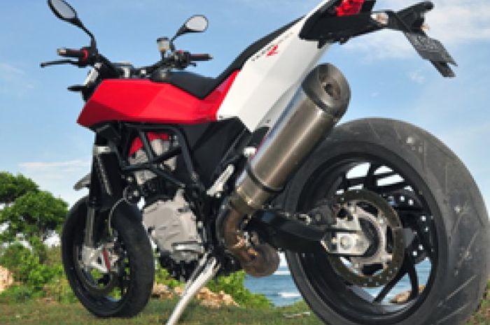 Husqvarna Nuda 900, Kencan Singkat Sama Blasteran Itali-Jerman