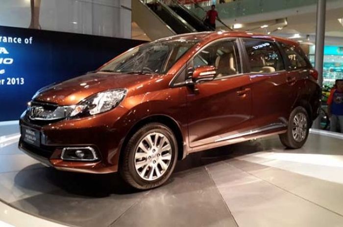 Honda Mobilio Jungkalkan Daihatsu Xenia dan Kijang Innova