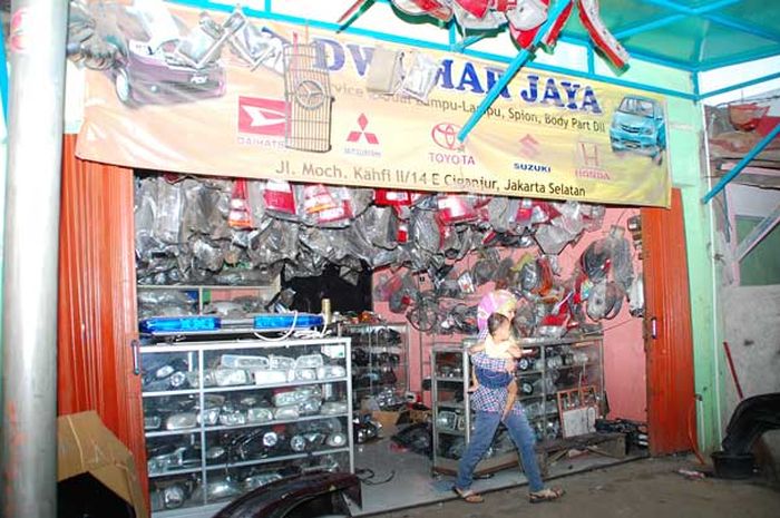 Aksesori Limbahan, Spion Avanza Veloz  Kena Rp 1 Juta