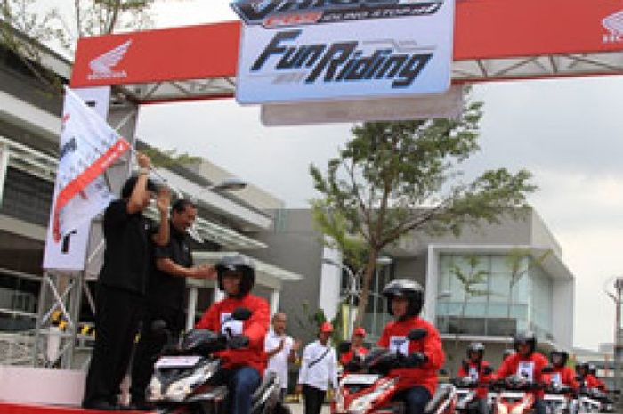 Adu Irit Honda Vario Techno 125 Idling Stop, Tembus 76,098 km/liter