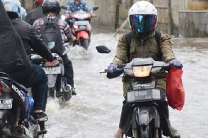 Jangan Nekat Terjang Banjir, Waspada Potensi Water Hammer!