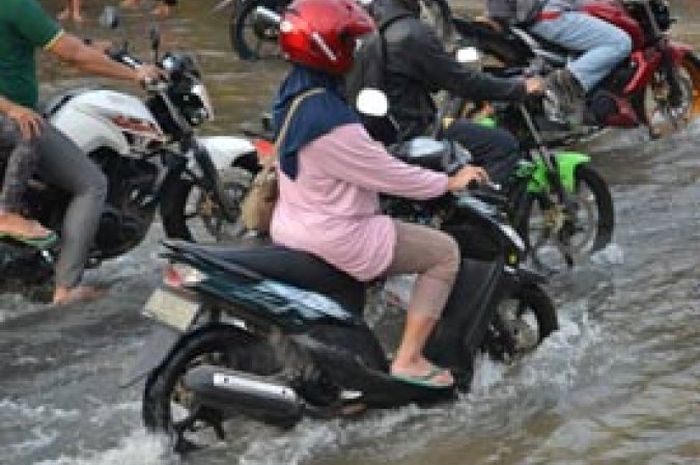 Skutik Injeksi dan Hujan Lebih Aman Dari Karburator