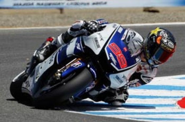 Lorenzo Salah Pilih Ban, Kesempatan Menang Melayang