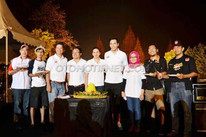 Seremonial pembukaan Nissan LivinAlife 2016 di candi Prambanan