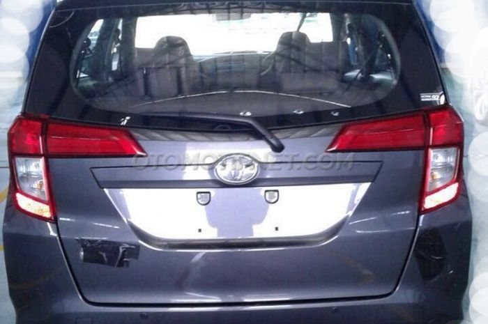 Tampak belakang MPV Murah 7 seater Toyota