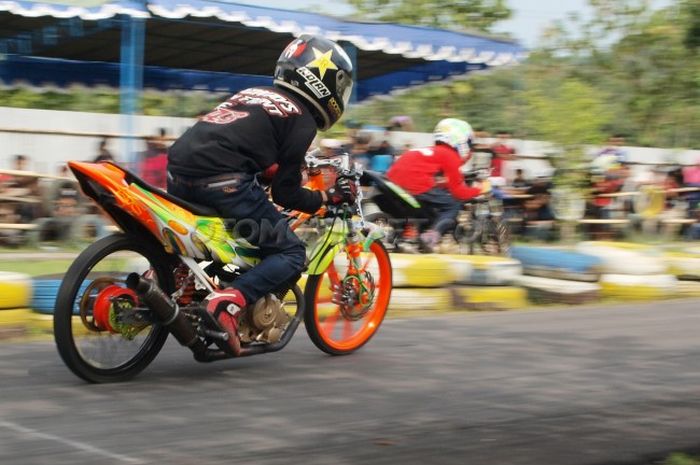 Modifikasi Suzuki Satria F150 Drag Bike