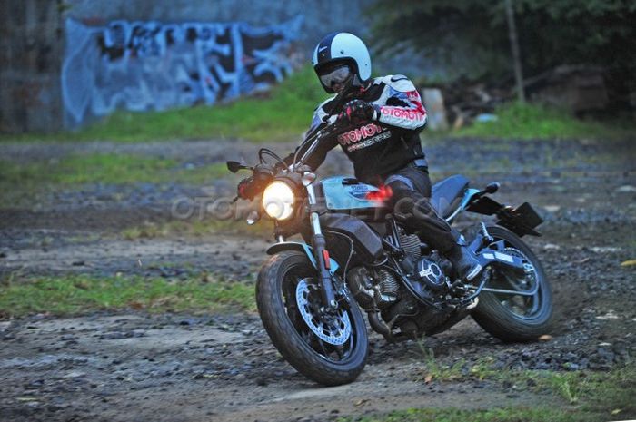 Test Ride Ducati Scrambler Sixty2