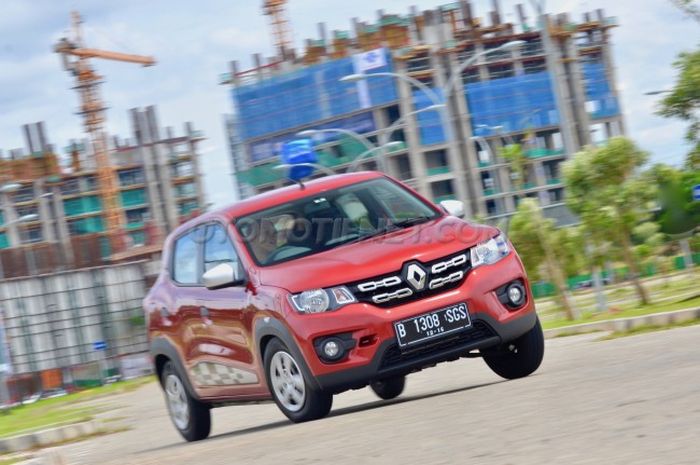 Menggunakan mesin 3-silinder berkapasitas di bawah 1.000 cc, apakah konsumsi bahan bakar Kwid bisa disebut hemat?