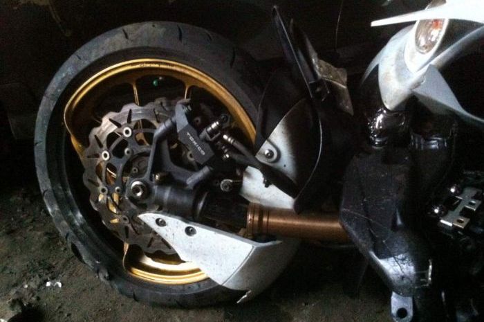 Efek kecelakaan Suzuki Hayabusa Pondok Indah