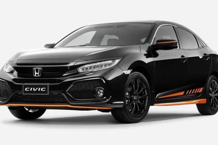 Honda Australia menyediakan edisi terbatas Civic generasi kesepuluh dengan varian Orange Edition dan Black Pack