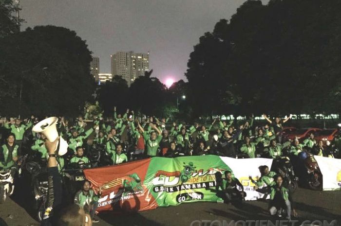 Komunitas Gojek NMAX meramaikan Kopdargab NMAX Jabodetabek ke-2 di Parkir Timur Senayan