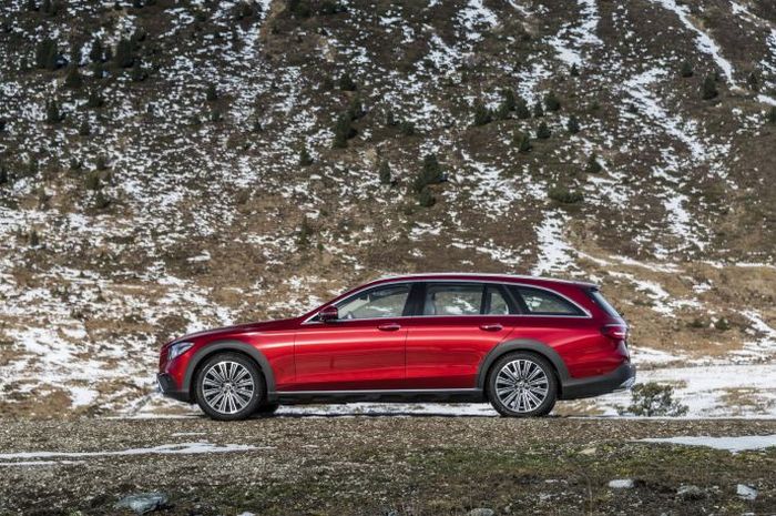 Mercedes-Benz E220d All Terrain untuk pasar global. Di Inggris hanya E350d