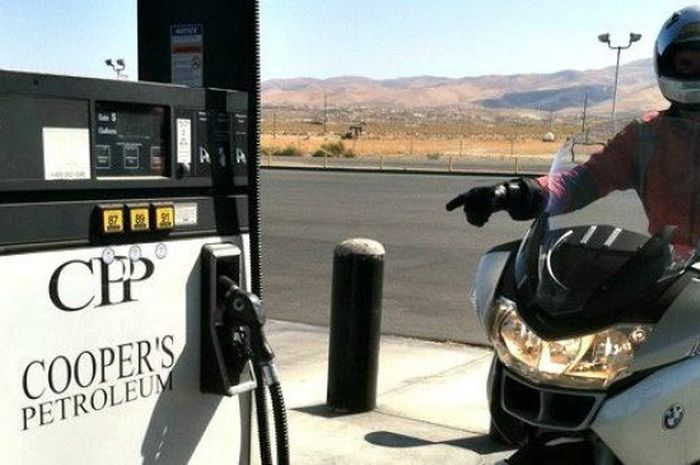 Motor bermesin bensin lebih pupoler, karena mesin diesel cenderung menghasilkan sekitar 13% lebih banyak karbon dioksida per galon bahan bakar dibandingkan mesin bensin