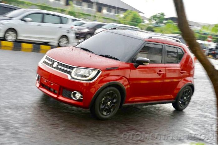 Varian tinggi Suzuki Ignis di Indonesia akan dapat pilihan warna dual tone, seperti pada foto spy shot Ignis yang sedang tes jalan ini