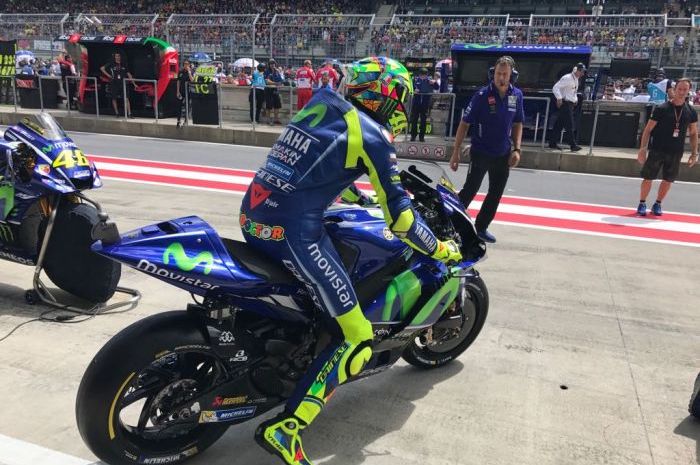 Di GP Austria, Valentino Rossi bilang ban belakangnya nge-drop banyak sehingga mengganggu performa dan kecepatannya