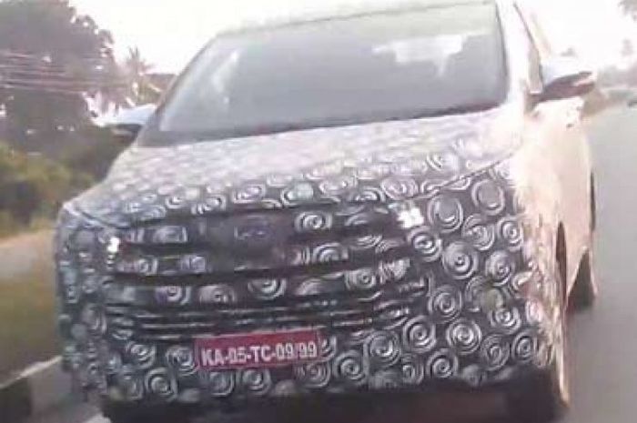 Lampu LED Bakal Hiasi Toyota Kijang Innova Terbaru?