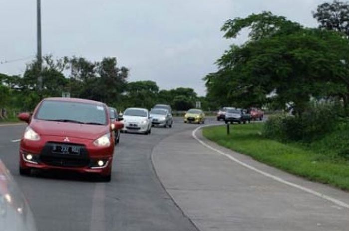 Menanjak 80 Km Perjam di Cipularang, New Mirage Facelift Masih Hemat BBM