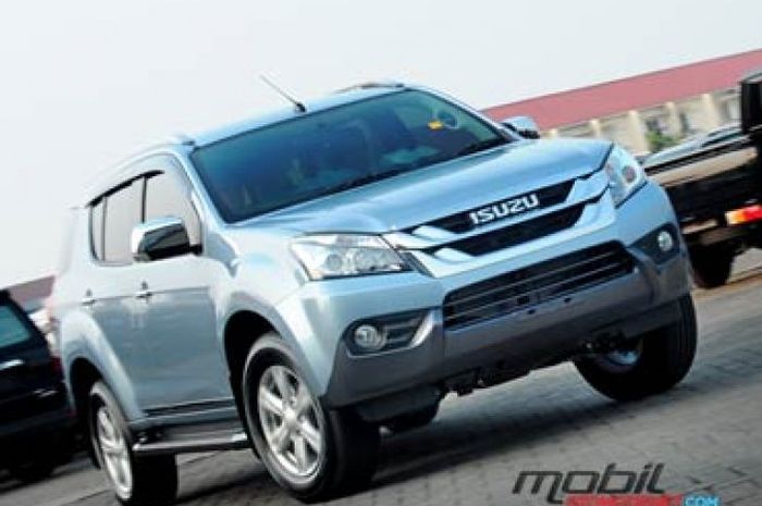 First Drive mu-X, Suara Mesin Masih Nyaris Tak Terdengar!