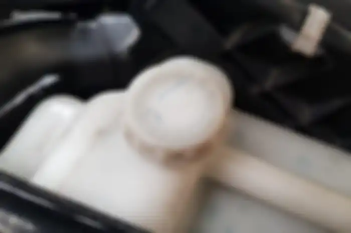 Tabung reservoir radiator mobil bekas