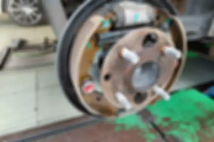 Servis rem teromol pada mobil bekas