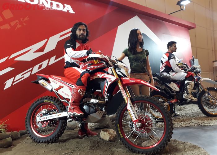 Mau Kredit Honda Crf 150l Nih Uang Muka Dan Besar Cicilannya Gridoto Com