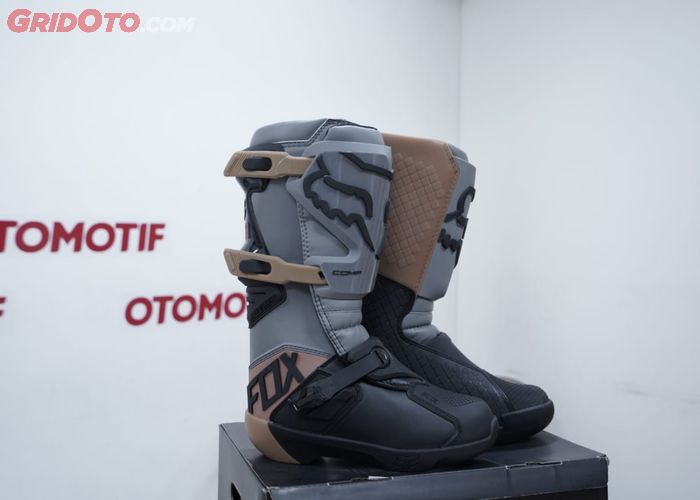 Sepatu Motocross Fox Comp Boot Edisi 2019, Bukan Cuma Keren Tapi Kaya Fitur  - GridOto.com