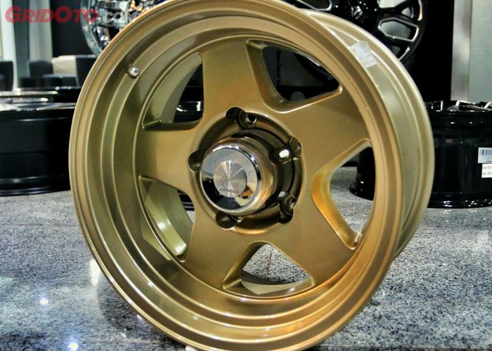 Modifikasi Jimny Baru Pakai Pelek 16 Inci Warna Emas Jadi Makin