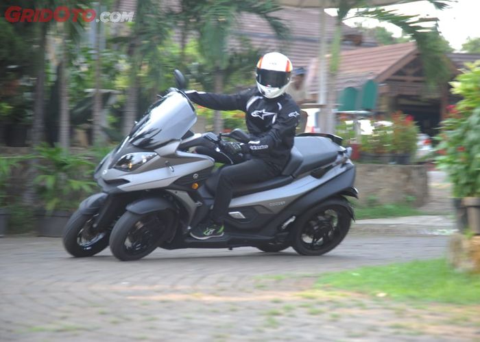 Lengkap First Ride Seru Naik Skutik Roda 4 Qooder Miring Tanpa
