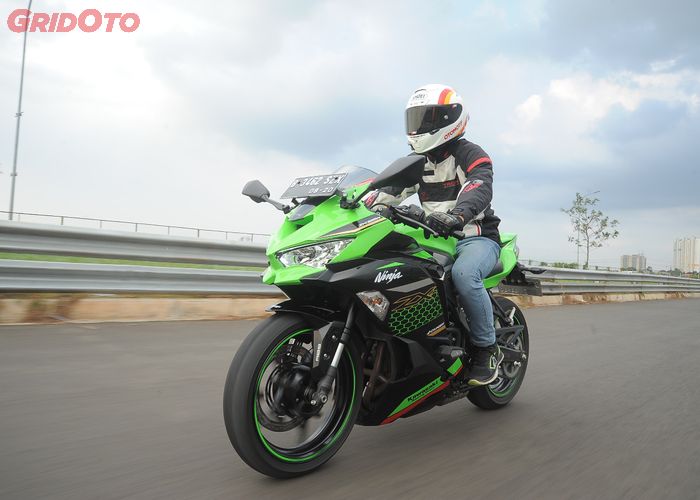 Simulasi Kredit Kawasaki Ninja ZX-25R tipe ABS Bekas Lansiran ...