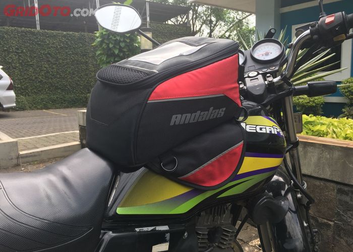 Tank bag motor outlet