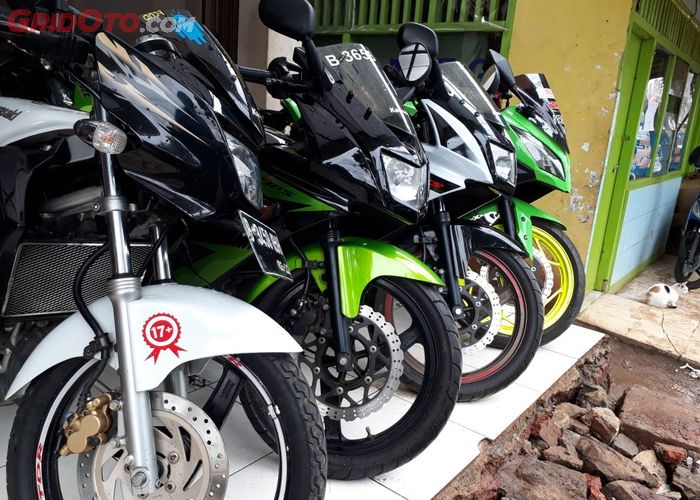 Wuih, Dealer Motor Bekas Ini Pajang Deretan Kawasaki Ninja ...