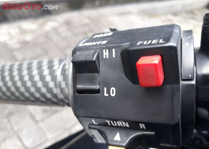 Sudah Tahu Belum Fungsi Tombol Fuel Di Kawasaki Ninja 150 Rr Gridoto Com